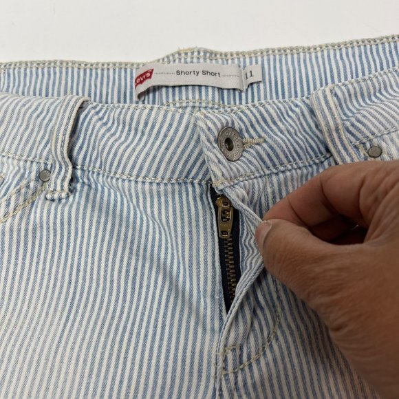 LEVI’S Shorty Short Lightwash Blue White Stripes Red Tab Size 11 - Picture 7 of 9